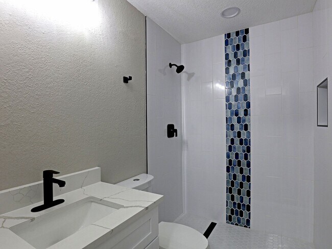 Building Photo - Duplex Fort Myers Duplex 14181