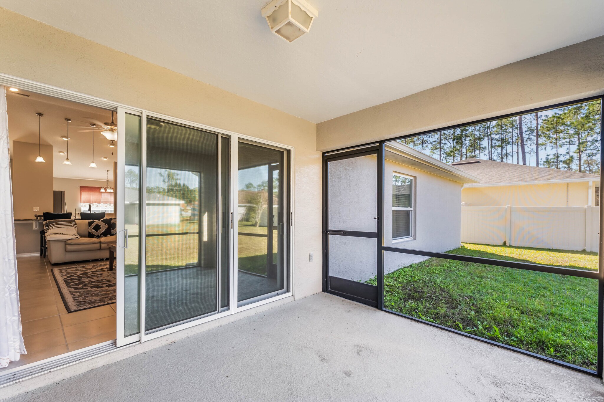 Building Photo - 15 Raeland Ln