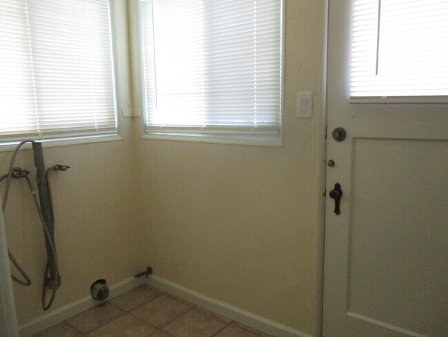 Building Photo - 294 E 6th St