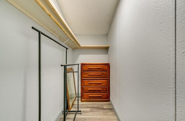 Building Photo - 6651 SE Co Rd 337