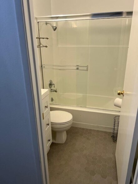 BATHROOM - 4632 Rishell Ct