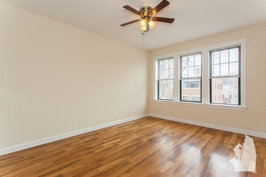 Building Photo - 1420 W Byron St