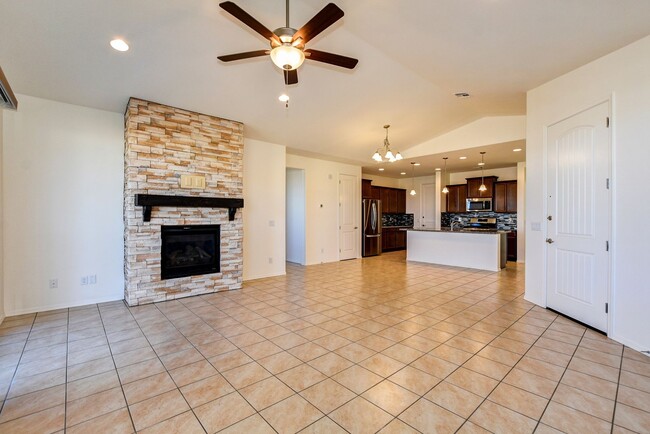 Building Photo - 2 bedroom, 2 bathroom home  in Saddlewood