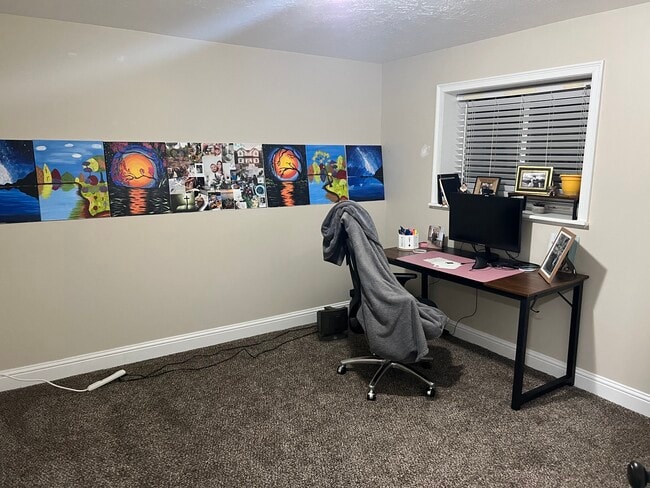 Building Photo - 31 W Mutton Hollow Rd