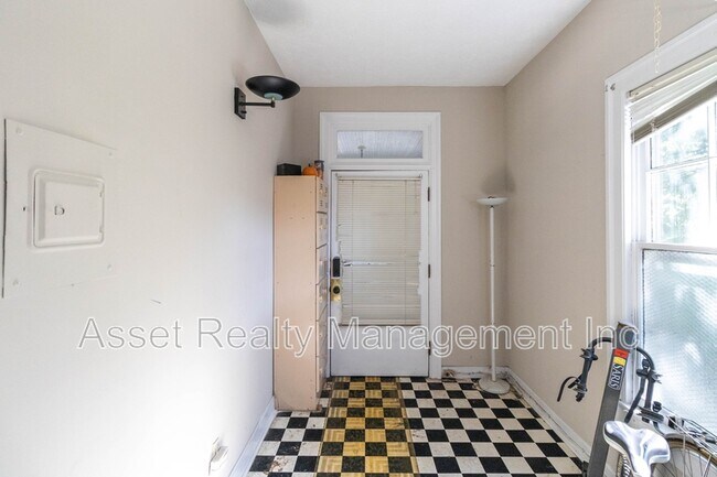 Building Photo - 602 Caswell Ave