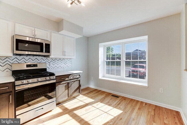 Building Photo - 1883 Inglebrook Dr