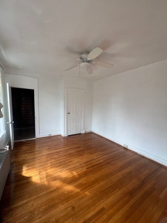 Building Photo - Spacious 5 Bedroom, 2 Bath Home