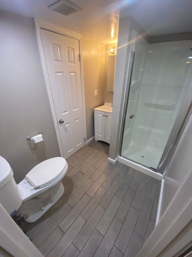 Building Photo - 4 Bedroom- Grandview