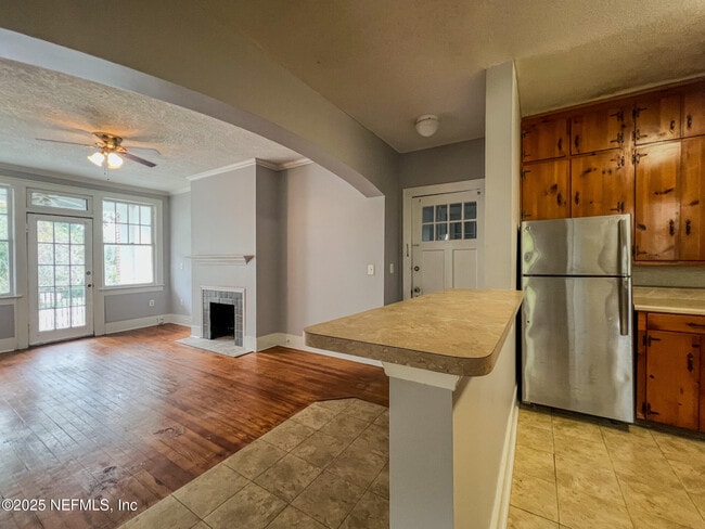 Building Photo - 2359 Oak St