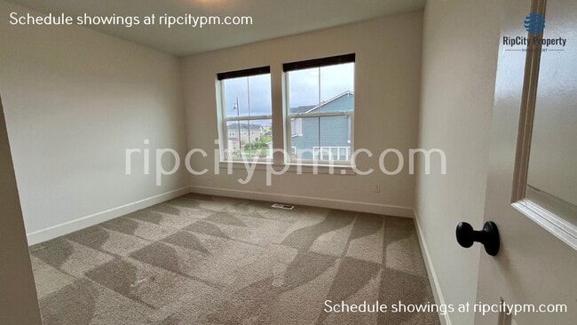 Building Photo - 3928 SE 77th Ave