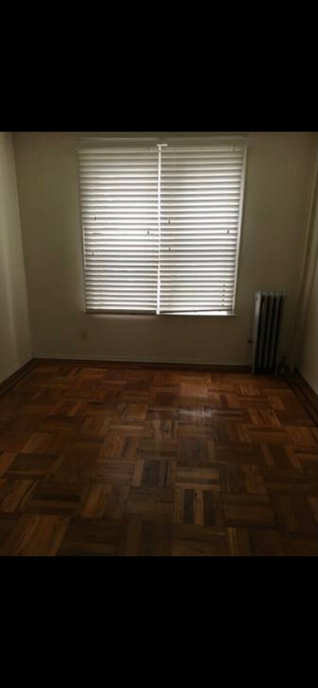 Building Photo - 1416 70th St