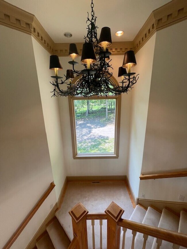 Building Photo - Private location overlooking Smiths Bay *2Bed*3bath