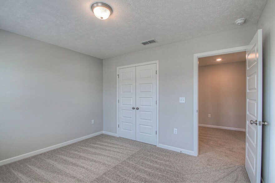 Building Photo - 4340 Doral Dr