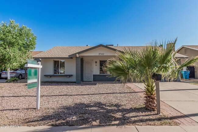 Building Photo - 3741 W Poinsettia Dr