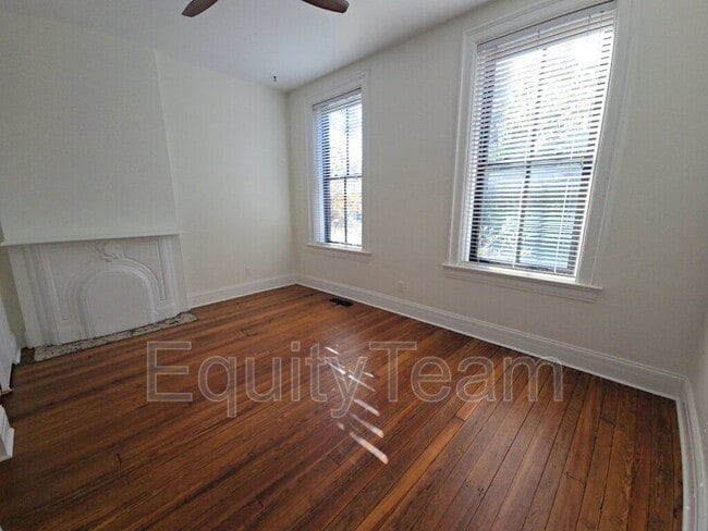 Building Photo - 322 Mulberry St