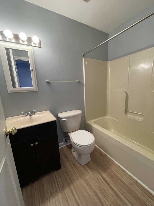 Building Photo - 1007 Caroline St