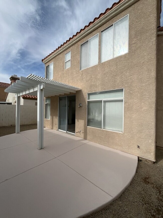 Building Photo - Encounter the ultimate luxury living experience with this 4-bedroom, 2197 sq ft house