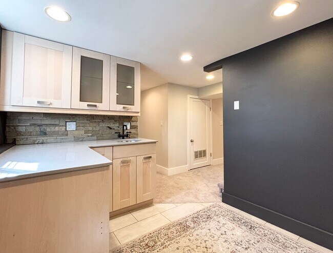 Building Photo - Gorgeous Sugarhouse Remodel!