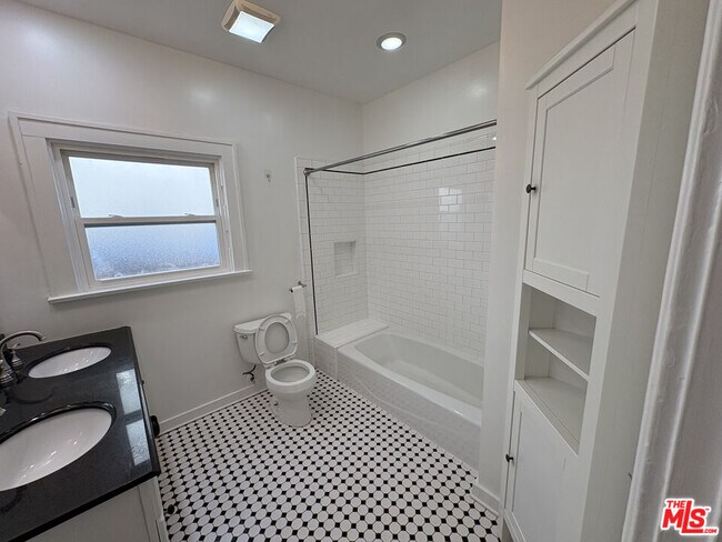 Building Photo - 4181 Lincoln Ave