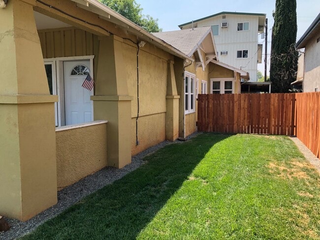 Building Photo - Enjoy The River Breeze On The Front Porch