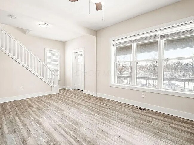 Building Photo - 4 Bedroom Home Close to Downtown