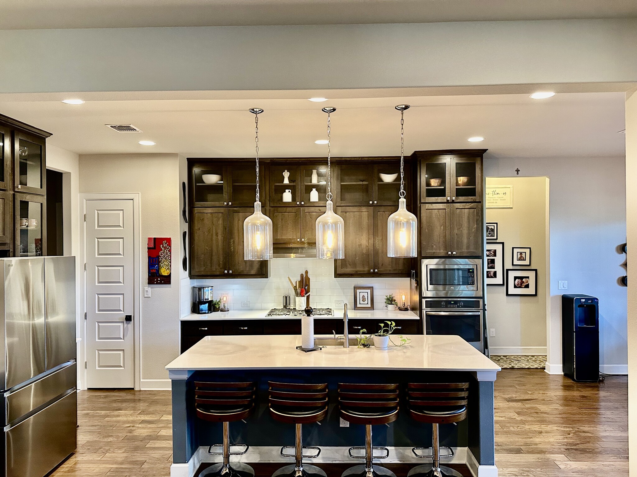 Custom lighting and to-ceiling cabinets - 429 Pink Granite Blvd