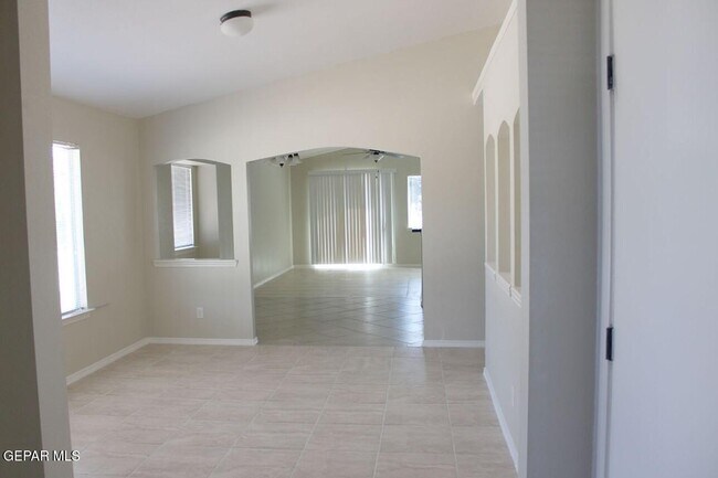 Building Photo - 5040 Gold Ranch Ave