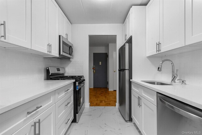 Building Photo - 372 Central Park Ave