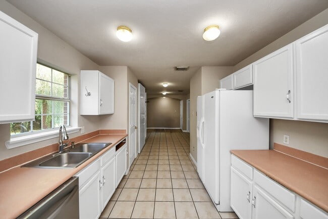Building Photo - 3211 Carmel Valley Dr