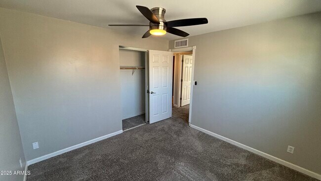 Building Photo - 8625 E Valley View Rd