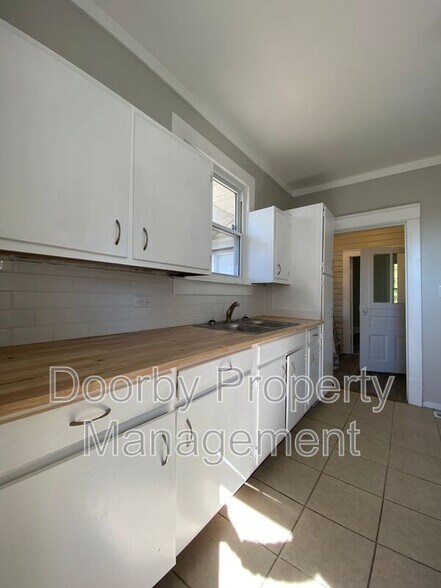 Building Photo - 3011 15th Ave