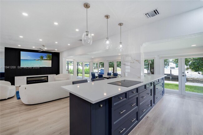 Building Photo - 1931 SW 22nd Ave