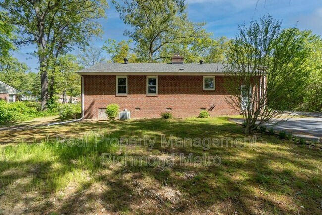 Building Photo - 7421 Dell Dr