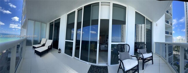 Building Photo - 15811 Collins Ave