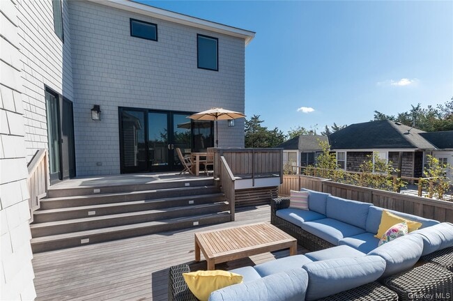 Building Photo - 44 Island Walk