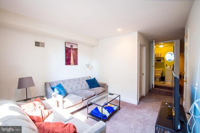 Building Photo - 775 S 20th St