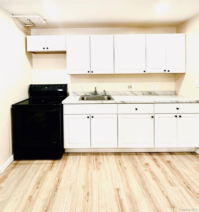 Building Photo - 37 Main St