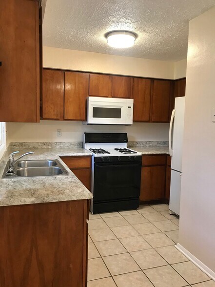 Kitchen - 316 Sheridan Dr