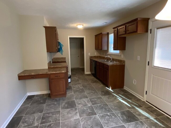 Building Photo - New 3 Bedroom 2 bath with 2 Car Garage Hom...