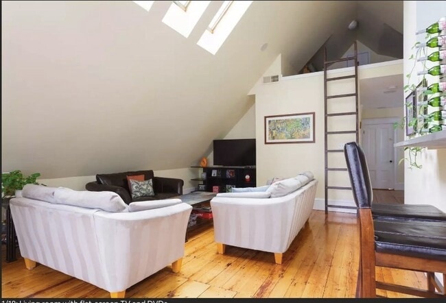 Building Photo - 3 Hagar St