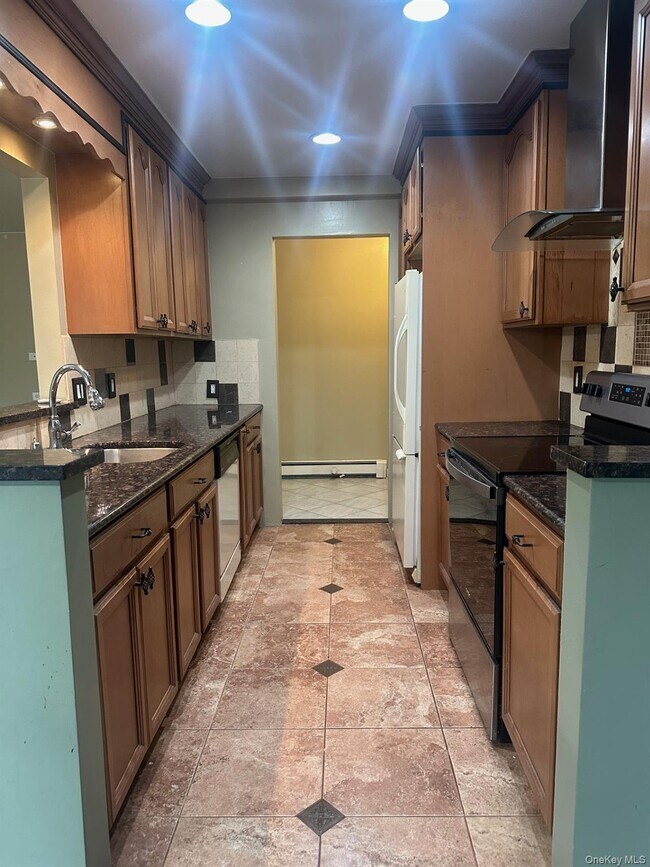 Building Photo - 10 Skyline Dr