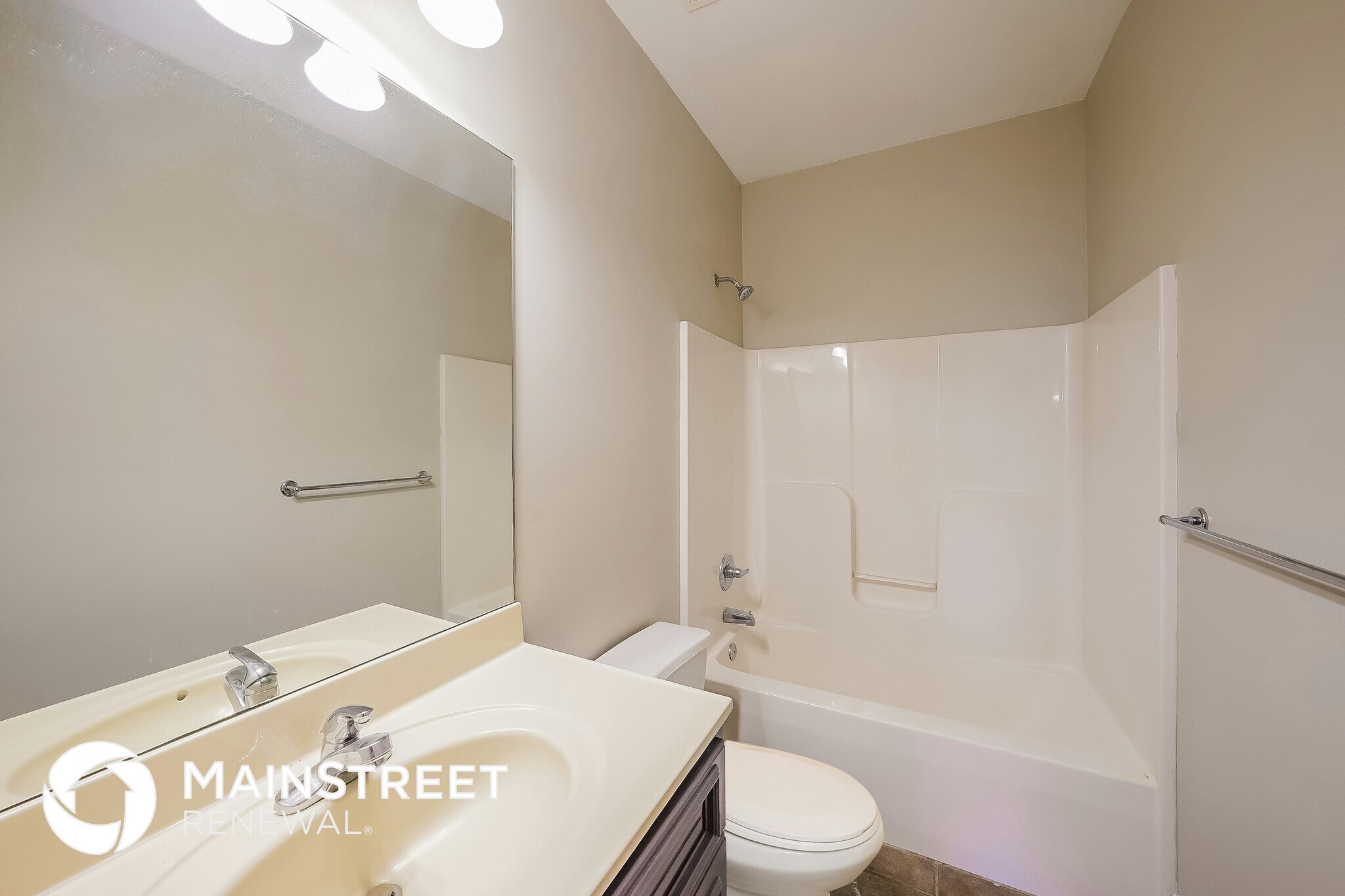 Building Photo - 4497 Canterbury St