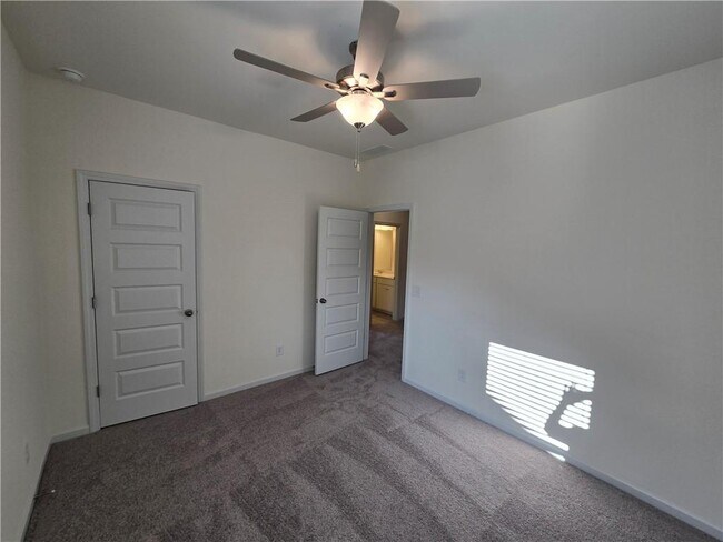Building Photo - 142 Hadley Wy