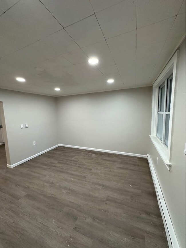 Building Photo - 216-218 Crane St