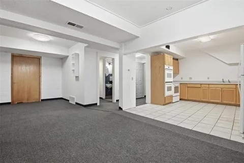 Building Photo - 104 E Barker St
