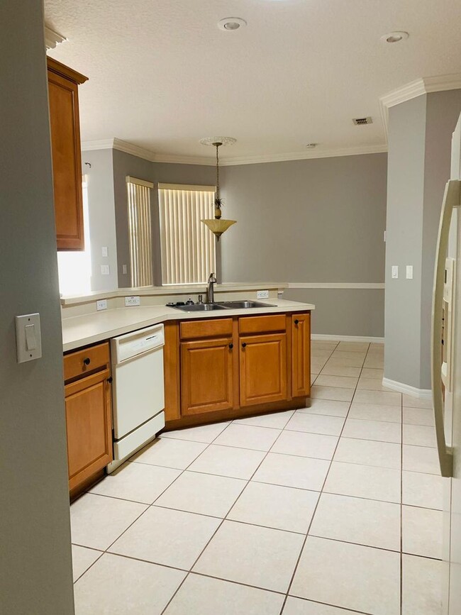 Building Photo - Beautiful 4 bed 3 bath plus Office and Pri...