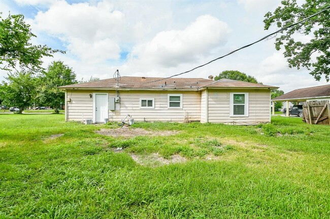 Building Photo - 319 Rustic Dr