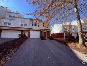 Building Photo - 3 Bedroom, 2 Bath Townhouse