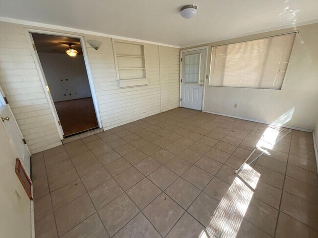 Building Photo - 4766 E Montecito St
