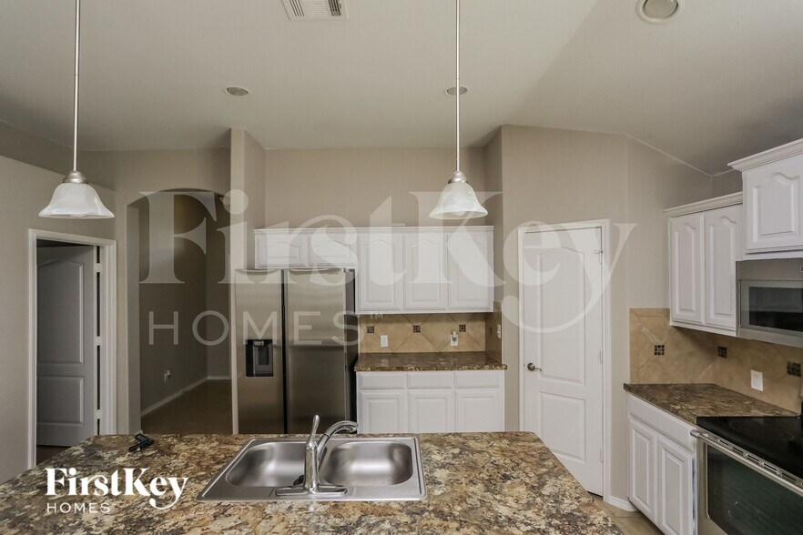 Building Photo - 517 Stone Crossing Ln